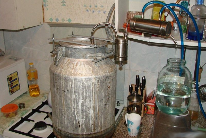 Перегонный куб из флюминиевой фляги